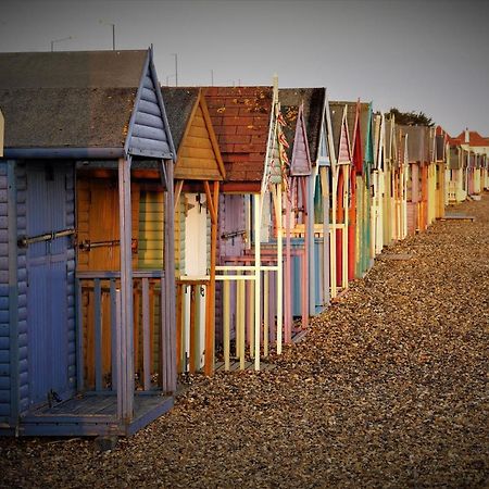 Two Bedroom Private Cottage With Private Parking Just By The Sea Herne Bay Exterior foto