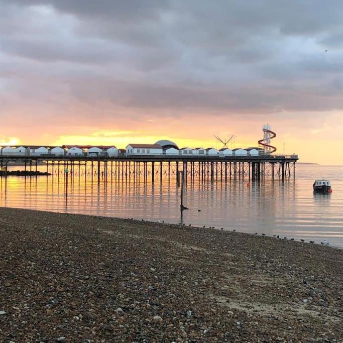 Two Bedroom Private Cottage With Private Parking Just By The Sea Herne Bay Exterior foto